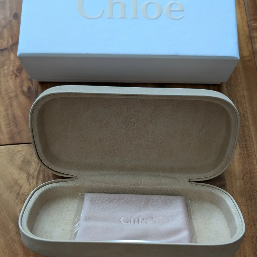 Chloe Glass Case Logo Lens Cloth Logo Box + Certification Card New ❤️